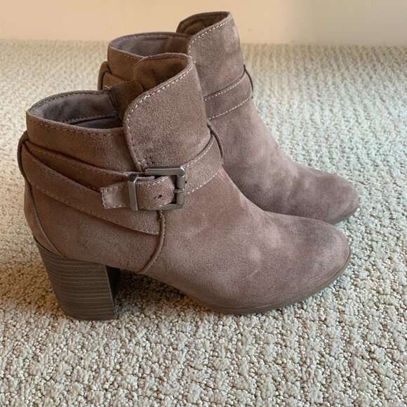 Merona Taupe Faux Suede Side Zip Buckle Accent Block Heel Ankle Booties Size 9 - Picture 1 of 7